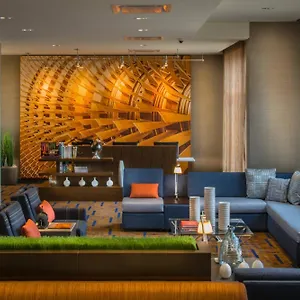 Courtyard By Marriott Airport Отель